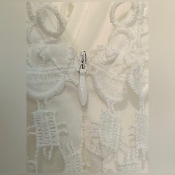 TOBI | Elegant and Beautifully fitting dress.. perfect for weddings!! 🤍 - Picture 4 of 5